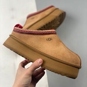 UGG Tan and Red Platform Clogs Chestnut Tazz Slippers Chestnut Sandals